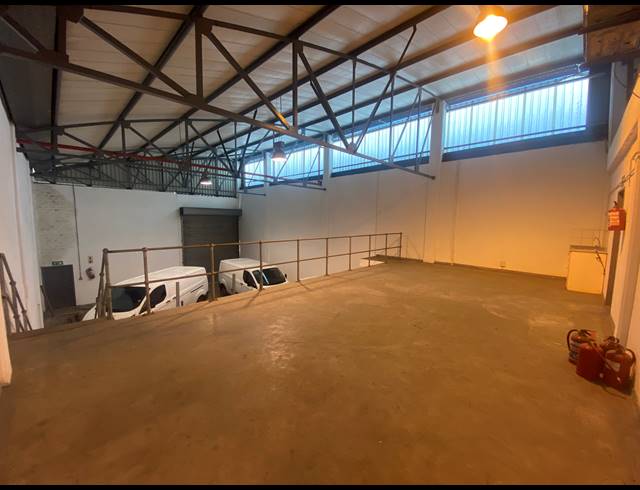 318M² WAREHOUSE TO LET IN AIRPORT INDUSTRIA